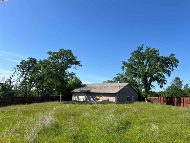 135 Tucker Ave, Oroville, CA 95966