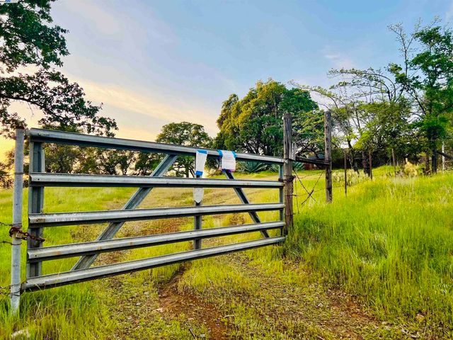 135 Tucker Ave, Oroville, CA 95966