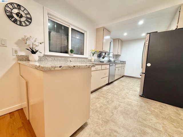 22570 Thelma St, Hayward, CA 94541