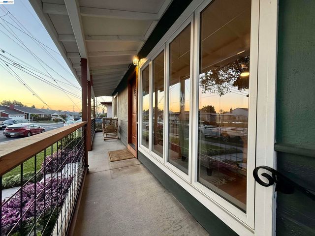 22570 Thelma St, Hayward, CA 94541