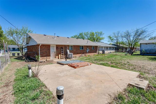 219 S Bristow Avenue, Moore, OK 73160