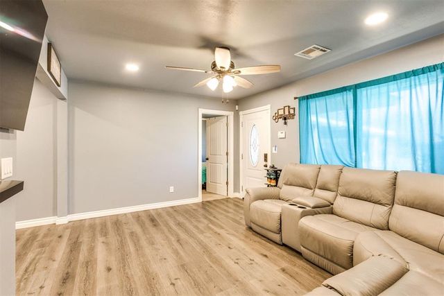 219 S Bristow Avenue, Moore, OK 73160