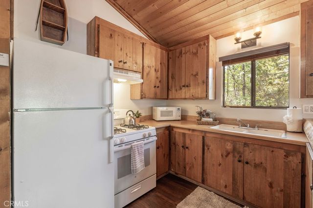 790 Pine Lane, Sugarloaf, CA 92386