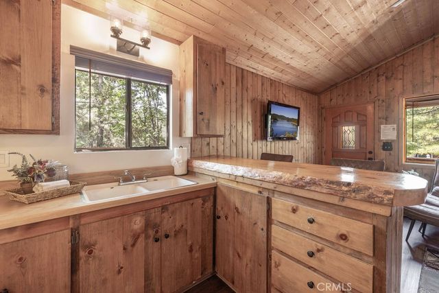790 Pine Lane, Sugarloaf, CA 92386