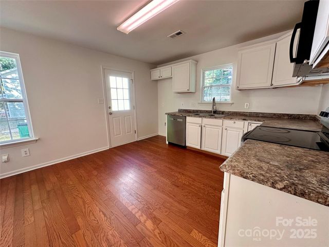 4927 Curtiswood Drive, Charlotte, NC 28213