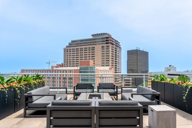 1590 Elmwood Avenue 304, Evanston, IL 60201