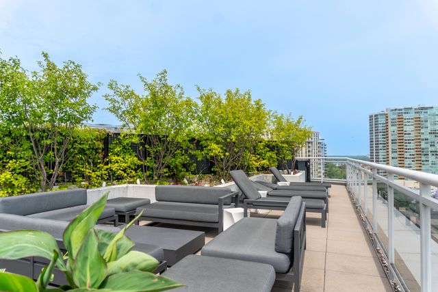 1590 Elmwood Avenue 304, Evanston, IL 60201