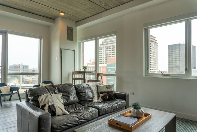 1590 Elmwood Avenue 304, Evanston, IL 60201