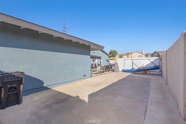 6082 Navajo Road, Westminster, CA 92683
