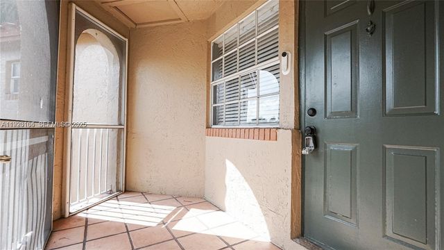 465 SW 86th Ave 208, Pembroke Pines, FL 33025