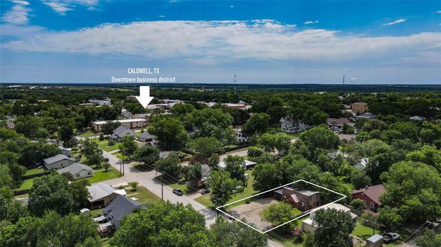507 W Fawn St, Caldwell, TX 77836