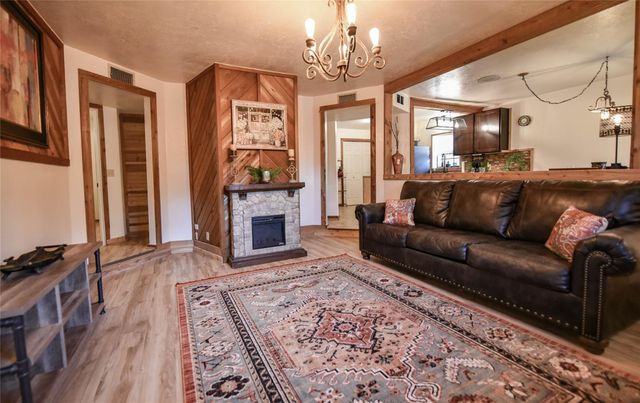 507 W Fawn St, Caldwell, TX 77836