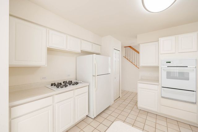1716 Normandy Woods Court, Grayslake, IL 60030