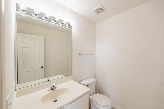 1716 Normandy Woods Court, Grayslake, IL 60030