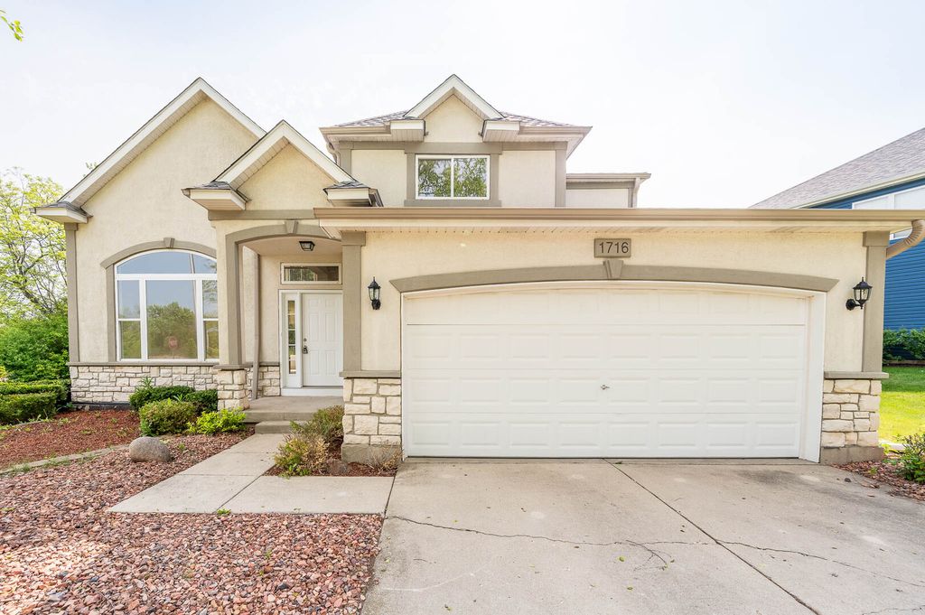 1716 Normandy Woods Court, Grayslake, IL 60030