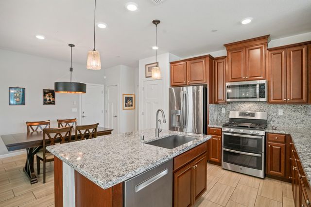 1041 Essington Ln, Roseville, CA 95747