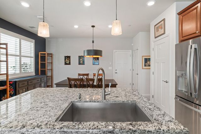 1041 Essington Ln, Roseville, CA 95747