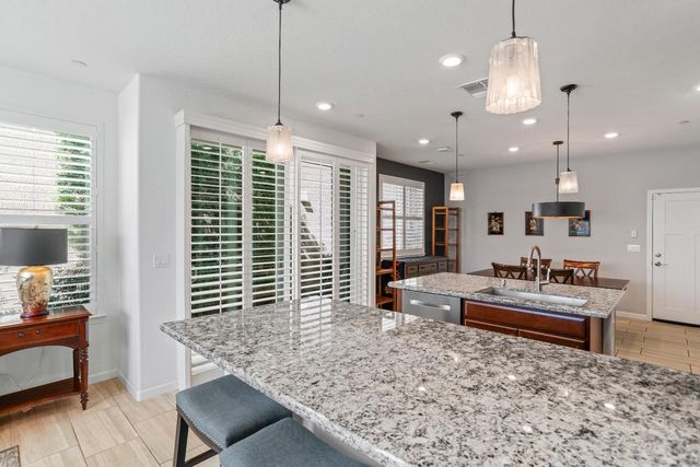 1041 Essington Ln, Roseville, CA 95747