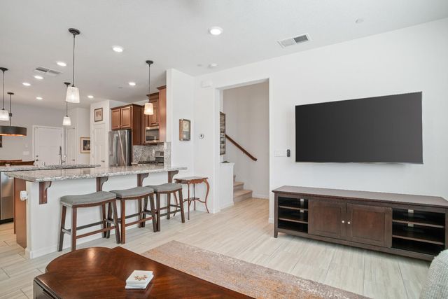 1041 Essington Ln, Roseville, CA 95747