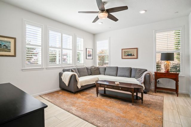 1041 Essington Ln, Roseville, CA 95747