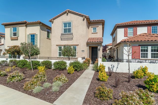 1041 Essington Ln, Roseville, CA 95747