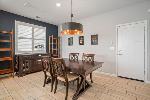 1041 Essington Ln, Roseville, CA 95747