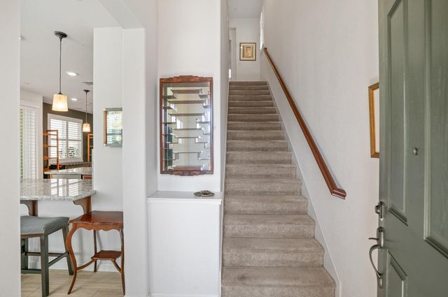 1041 Essington Ln, Roseville, CA 95747