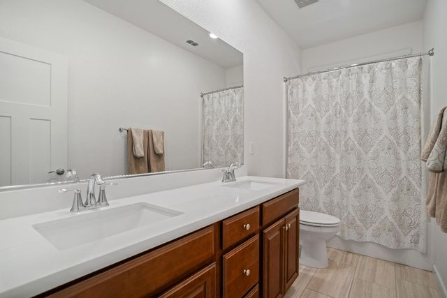 1041 Essington Ln, Roseville, CA 95747