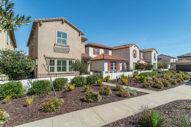1041 Essington Ln, Roseville, CA 95747