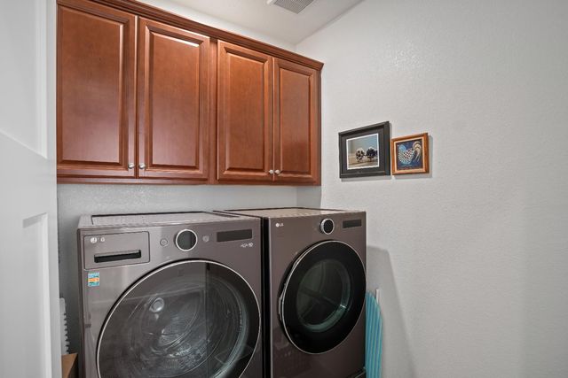 1041 Essington Ln, Roseville, CA 95747