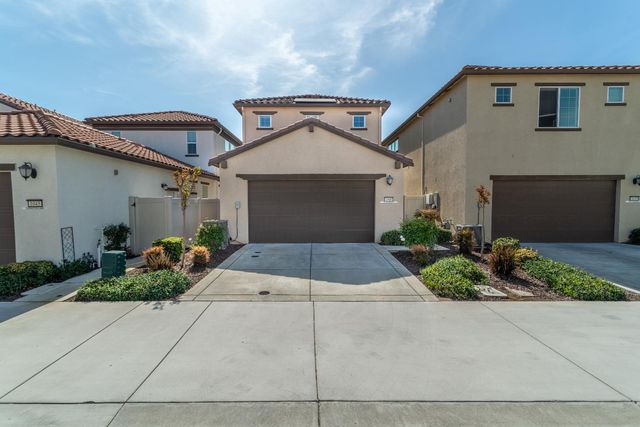 1041 Essington Ln, Roseville, CA 95747