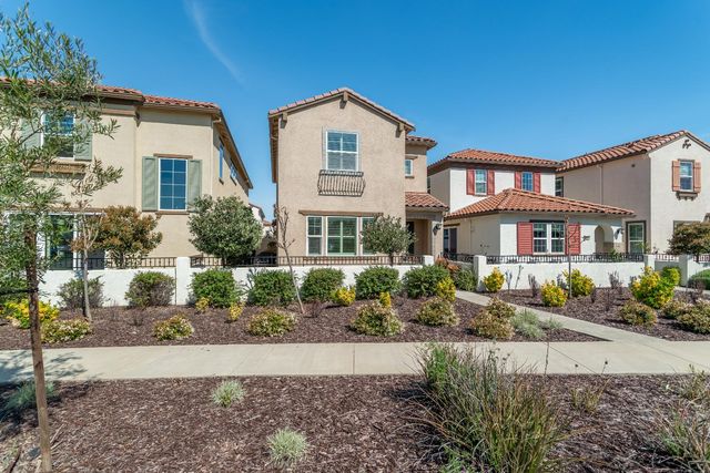 1041 Essington Ln, Roseville, CA 95747