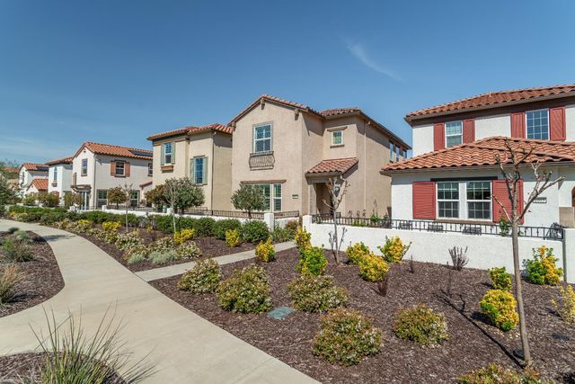 1041 Essington Ln, Roseville, CA 95747