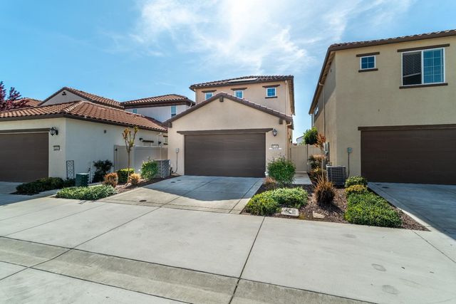 1041 Essington Ln, Roseville, CA 95747