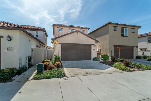 1041 Essington Ln, Roseville, CA 95747