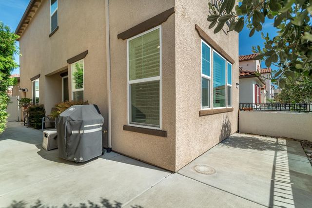 1041 Essington Ln, Roseville, CA 95747