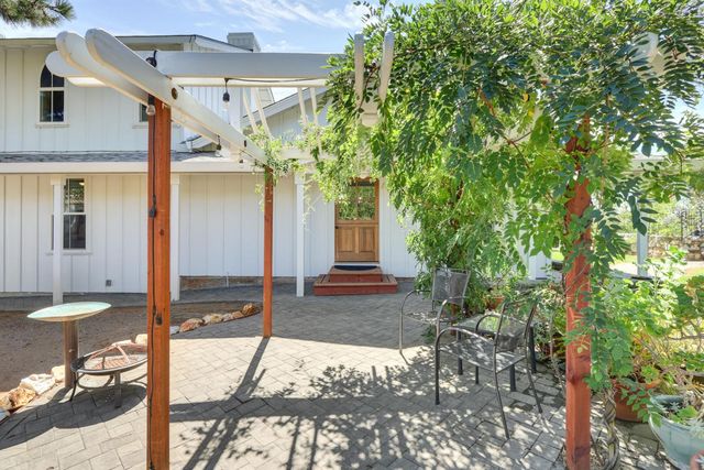 601 Peach Ln, Newcastle, CA 95658