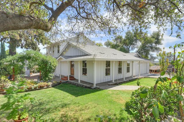 601 Peach Ln, Newcastle, CA 95658