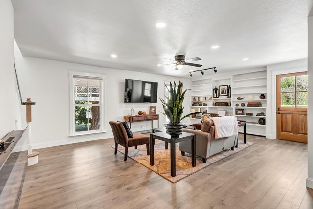 601 Peach Ln, Newcastle, CA 95658