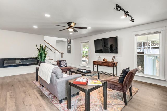 601 Peach Ln, Newcastle, CA 95658