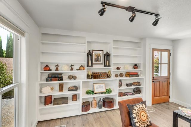 601 Peach Ln, Newcastle, CA 95658
