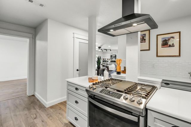 601 Peach Ln, Newcastle, CA 95658