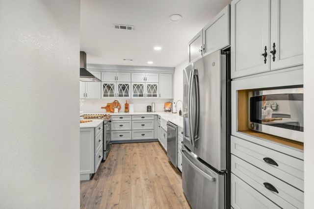 601 Peach Ln, Newcastle, CA 95658