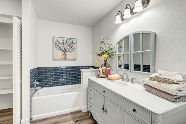601 Peach Ln, Newcastle, CA 95658