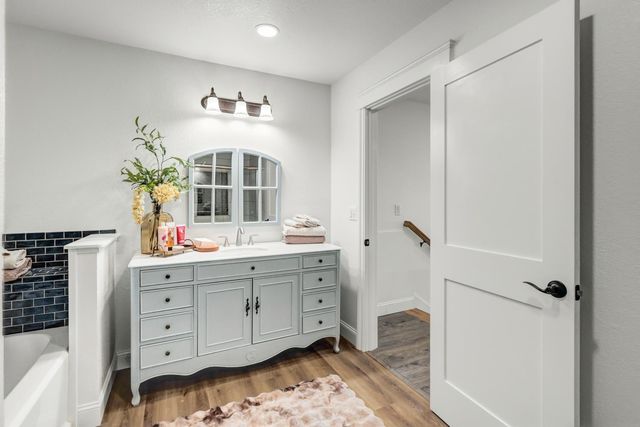 601 Peach Ln, Newcastle, CA 95658
