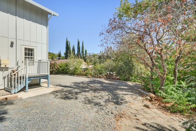 601 Peach Ln, Newcastle, CA 95658