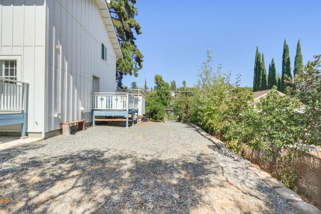 601 Peach Ln, Newcastle, CA 95658