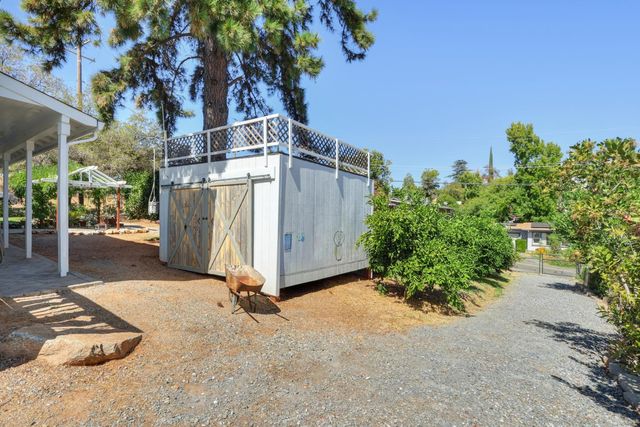 601 Peach Ln, Newcastle, CA 95658