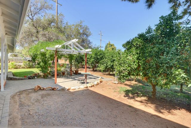 601 Peach Ln, Newcastle, CA 95658