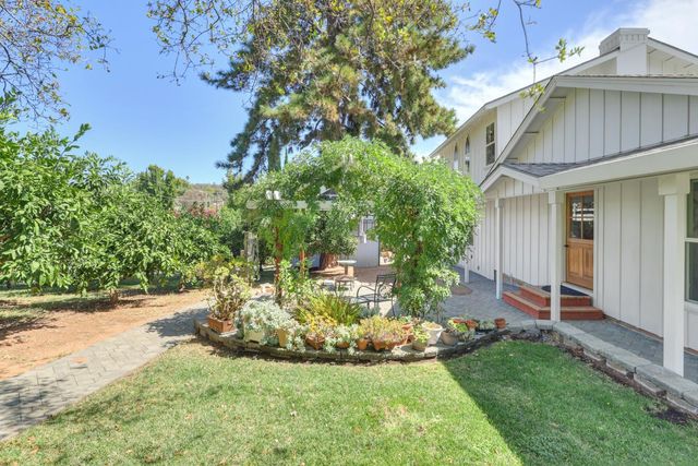 601 Peach Ln, Newcastle, CA 95658
